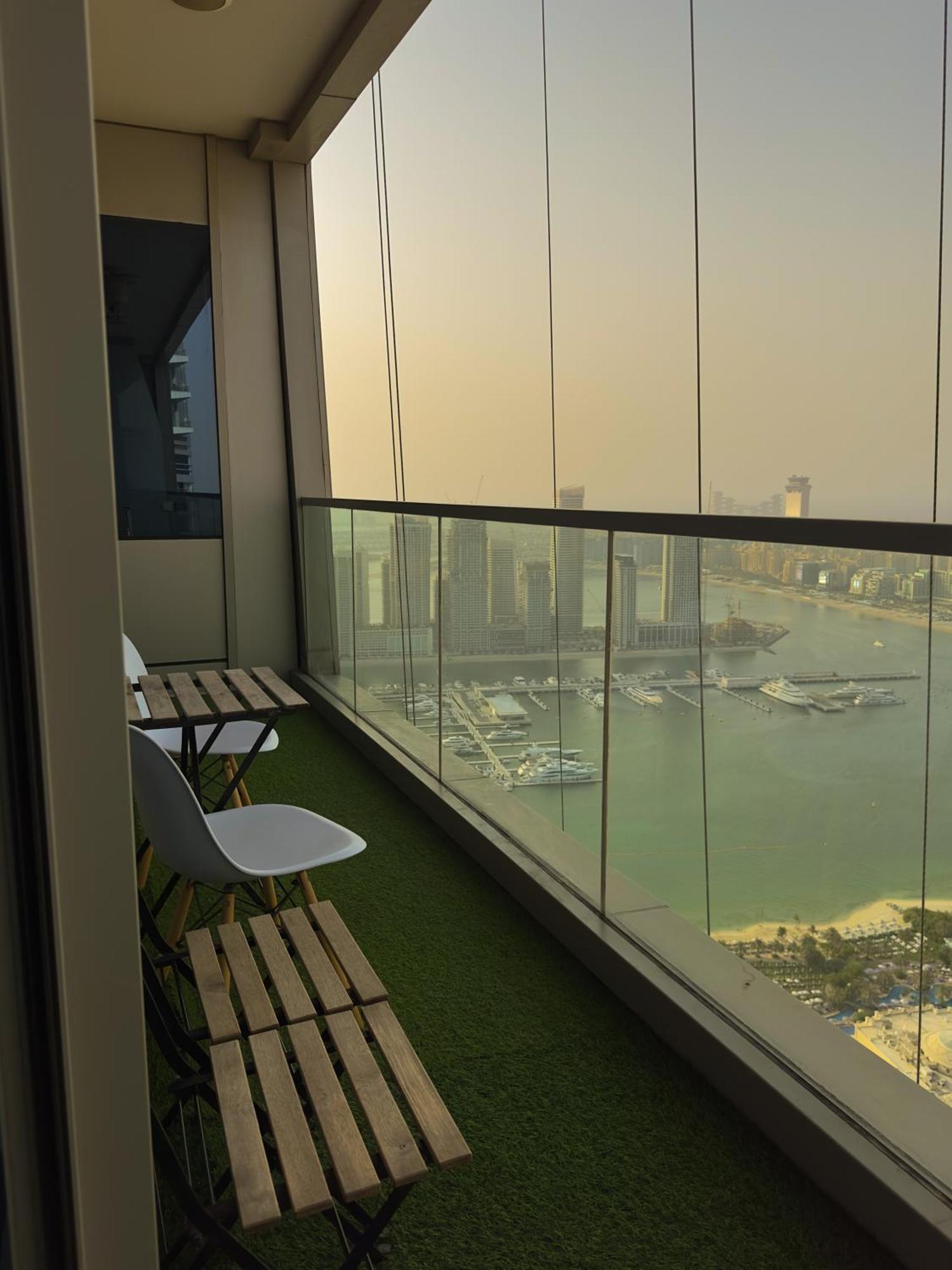 Ocean Heights Palm View 1 Bedroom Apartment *